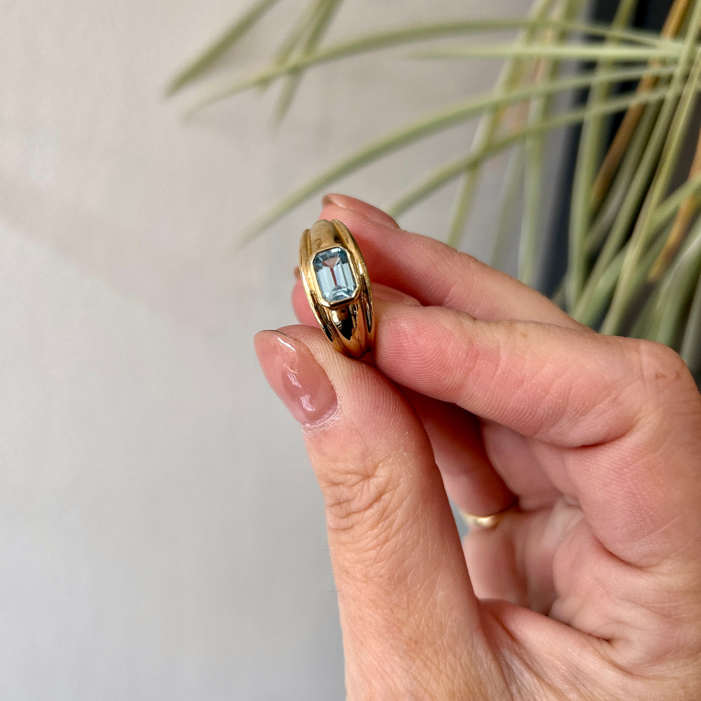 Pre-Loved Aquamarine and Yellow Gold Ring