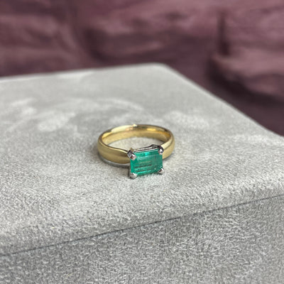 Emerald and 9ct Yellow Gold Ring