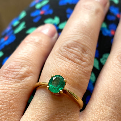 Pre-loved Emerald and 18ct yellow gold ring
